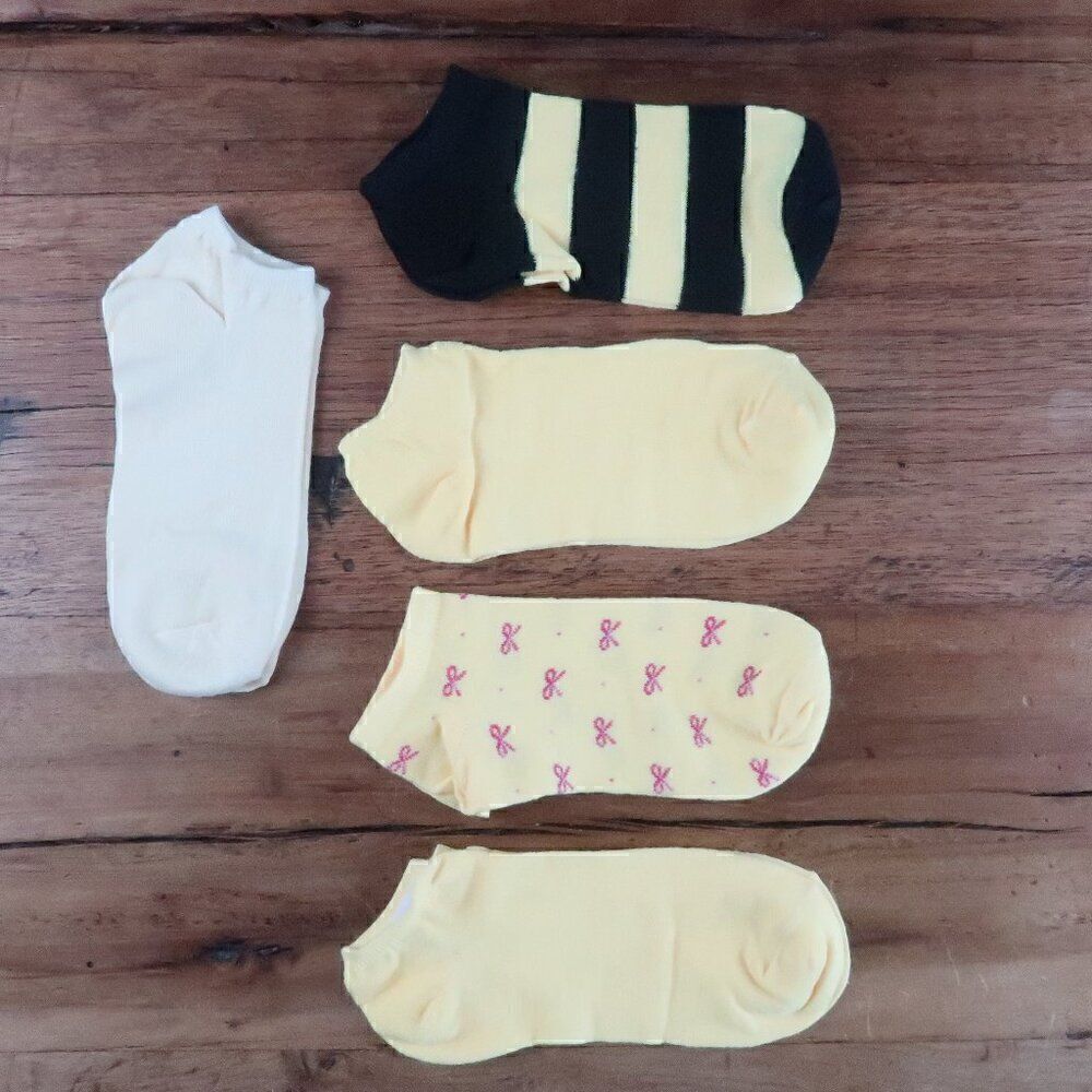 5 PAIR BLACK & YELLOW ANKLE SOCKS WOMENS SIZE 5 TO 8 NWT